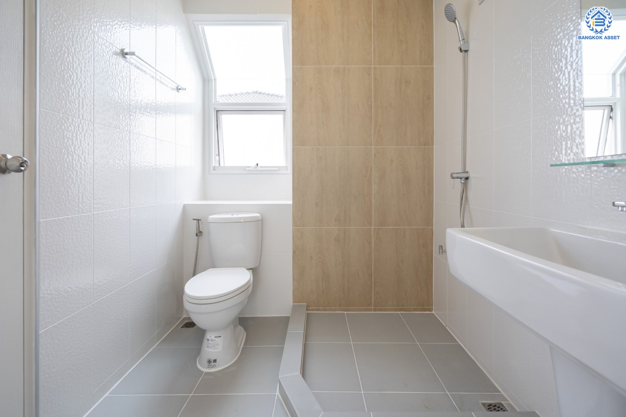 บ้านมือสองตกแต่งใหม่ ม.ชลลดา วัดลาดปลาดุก คุณภาพระดับ L&H บนเนื้อที่ 52.4 ตร.ว. ฟังก์ชัน 3 ห้องนอน 2 ห้องน้ำ 2 ที่จอดรถ บนทำเลศักยภาพ เพียง 15 นาทีถึง เซ็นทรัลเวสท์เกต ใกล้รถไฟฟ้าสายสีม่วง "สถานีคลองบางไผ่"...